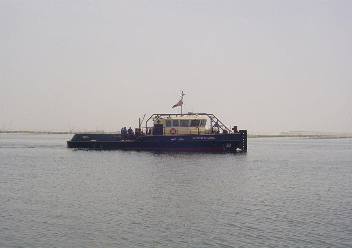 Mooring pilot service boat